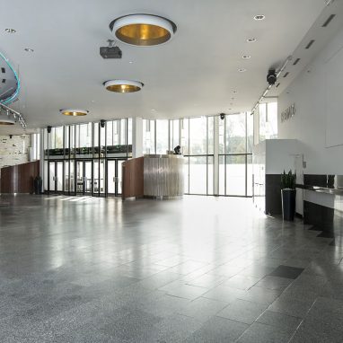 Das Foyer und der Eingangsbereich des KOSMOS - linke Seite.