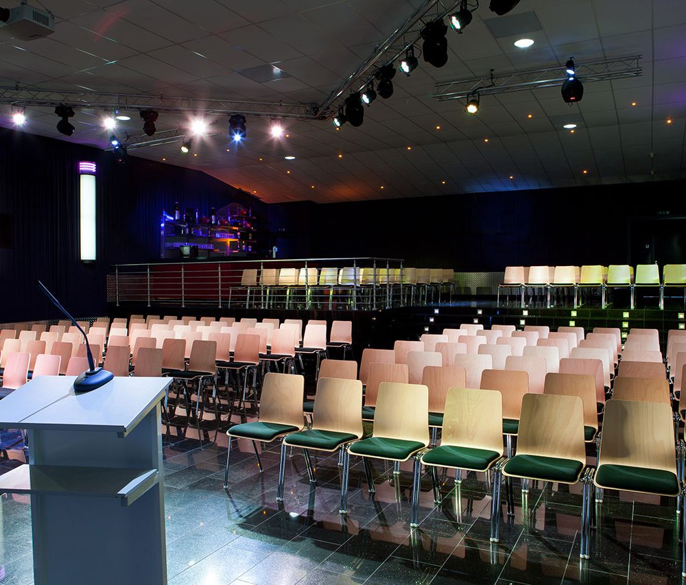 Blick in den Saal 5 mit Reihenbestuhlung Blick in den Saal 5 mit Reihenbestuhlung