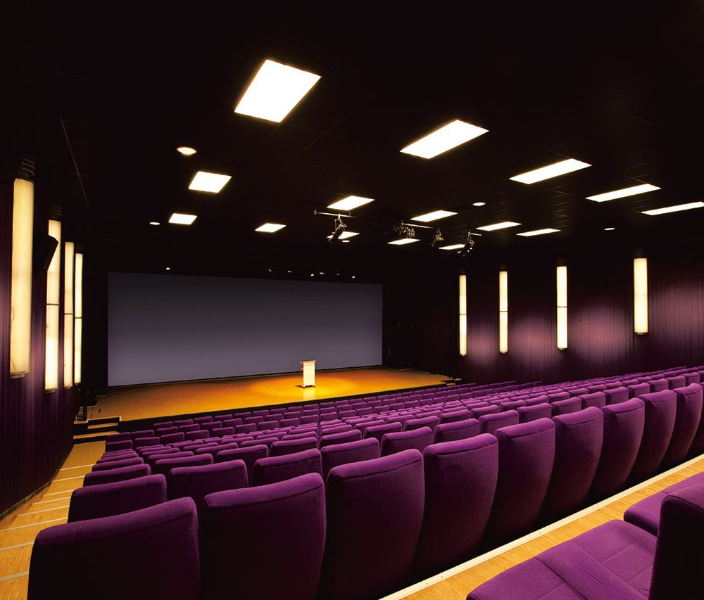 Der Saal 6 (Theatersaal) für bis zu 320 Personen.