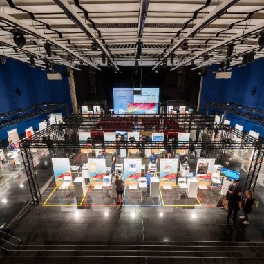 KOSMOS Saal 1 (Hauptsaal) als Ausstellungsraum für Messen und Produktvorstellungen mit bis zu 900 Personen.