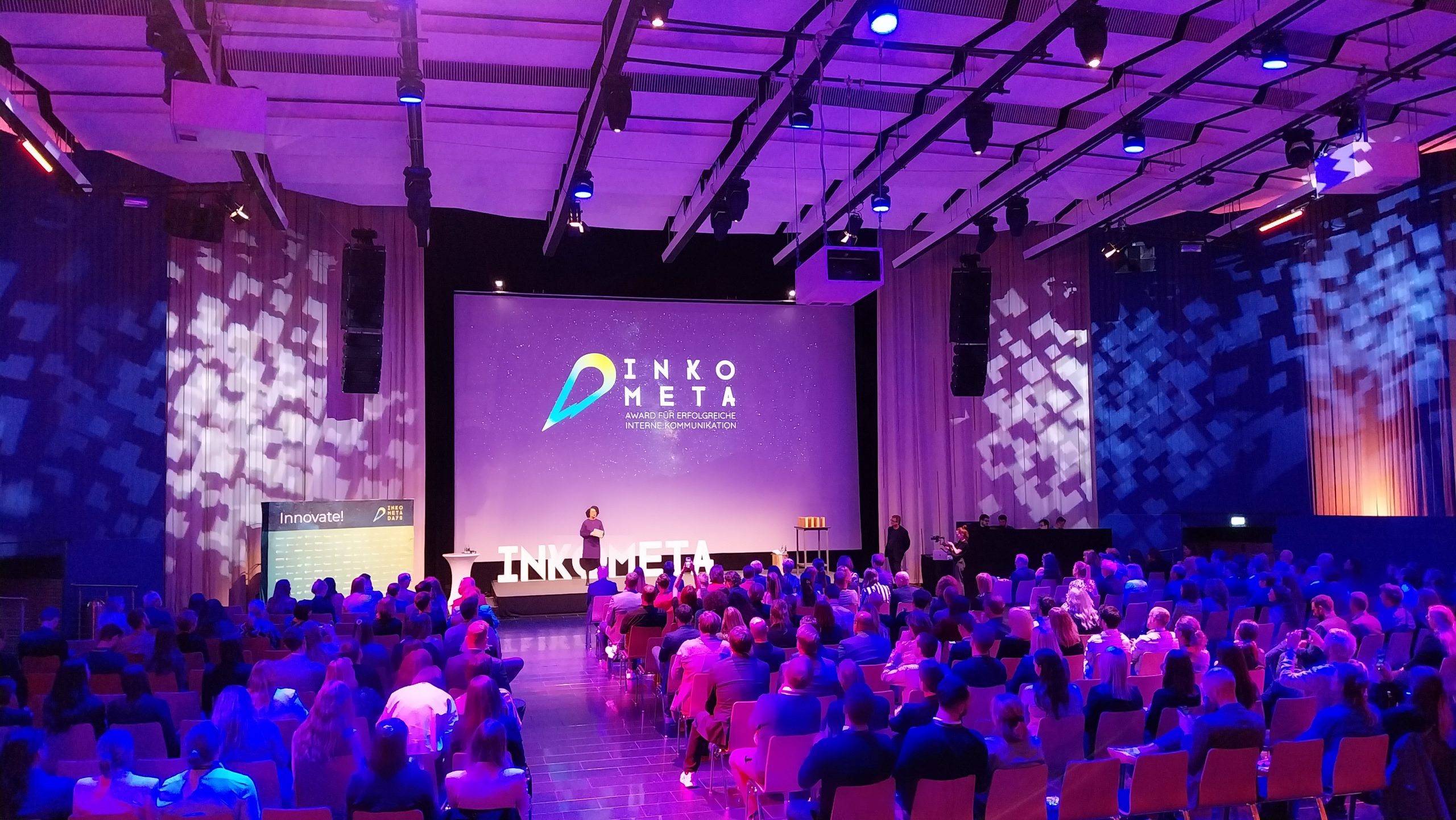 Der Saal 1 mit Reihenbestuhlung für eine exklusive Produktpräsentation.