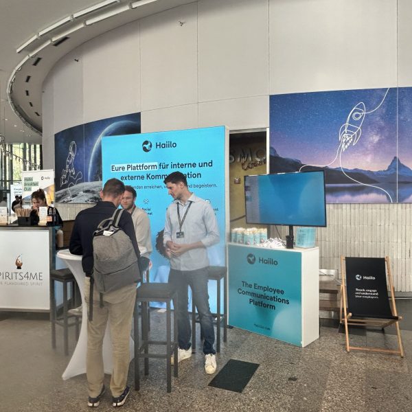 Das Foyer genutzt als Ausstellungsfläche. Das Foyer genutzt als Ausstellungsfläche.