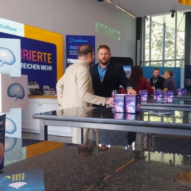 Das Foyer als Ausstellungsfläche.