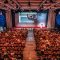 Der Saal 1 mit Reihensbestuhlung mit einer Großveranstaltung.